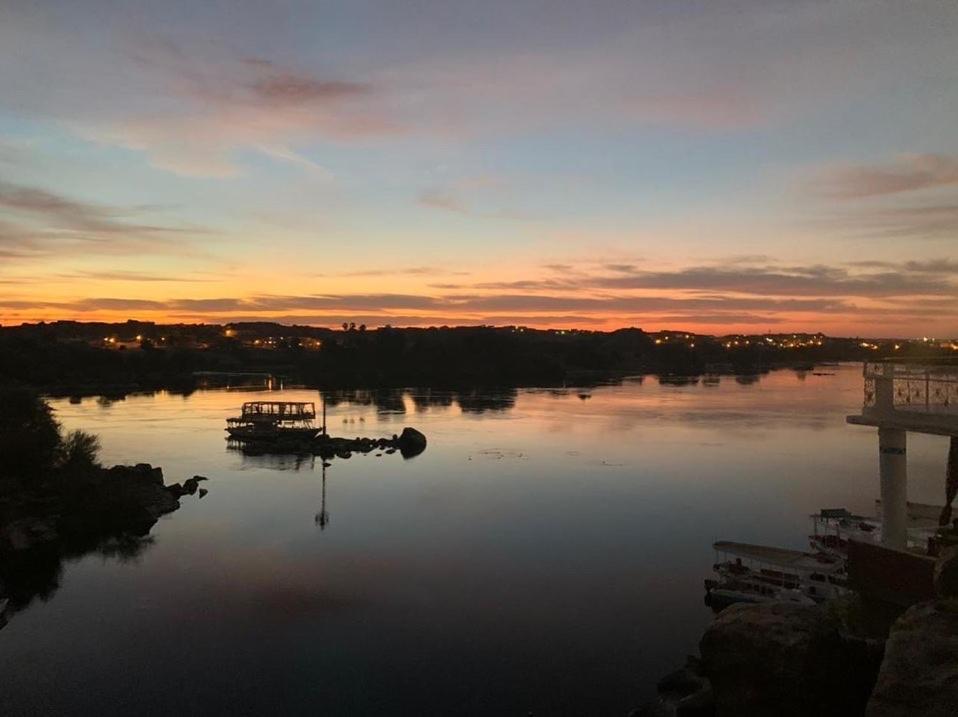 Onaty Ka Guest House Aswan Bagian luar foto